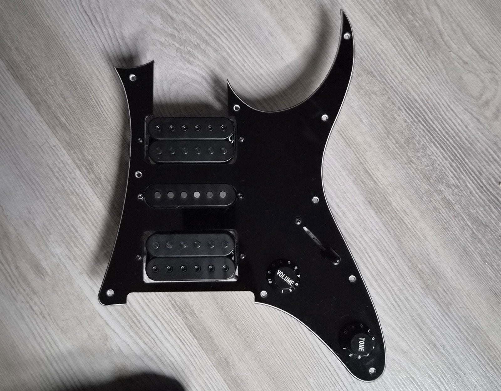 Ibanez RG550 slagplaat inclusief pickups en schroeven, Muziek en Instrumenten, Ophalen of Verzenden, Zo goed als nieuw, Elektrische gitaar