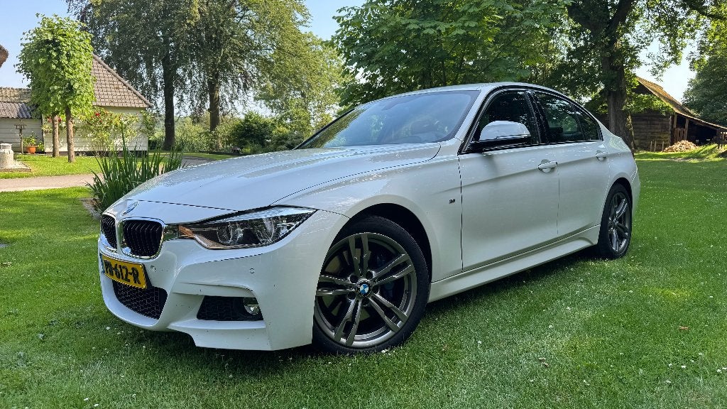 BMW 3-Serie 320i 184pk Aut 2017 Wit (F30), Automaat, 1998 cc, Achterwielaandrijving, 1800 kg