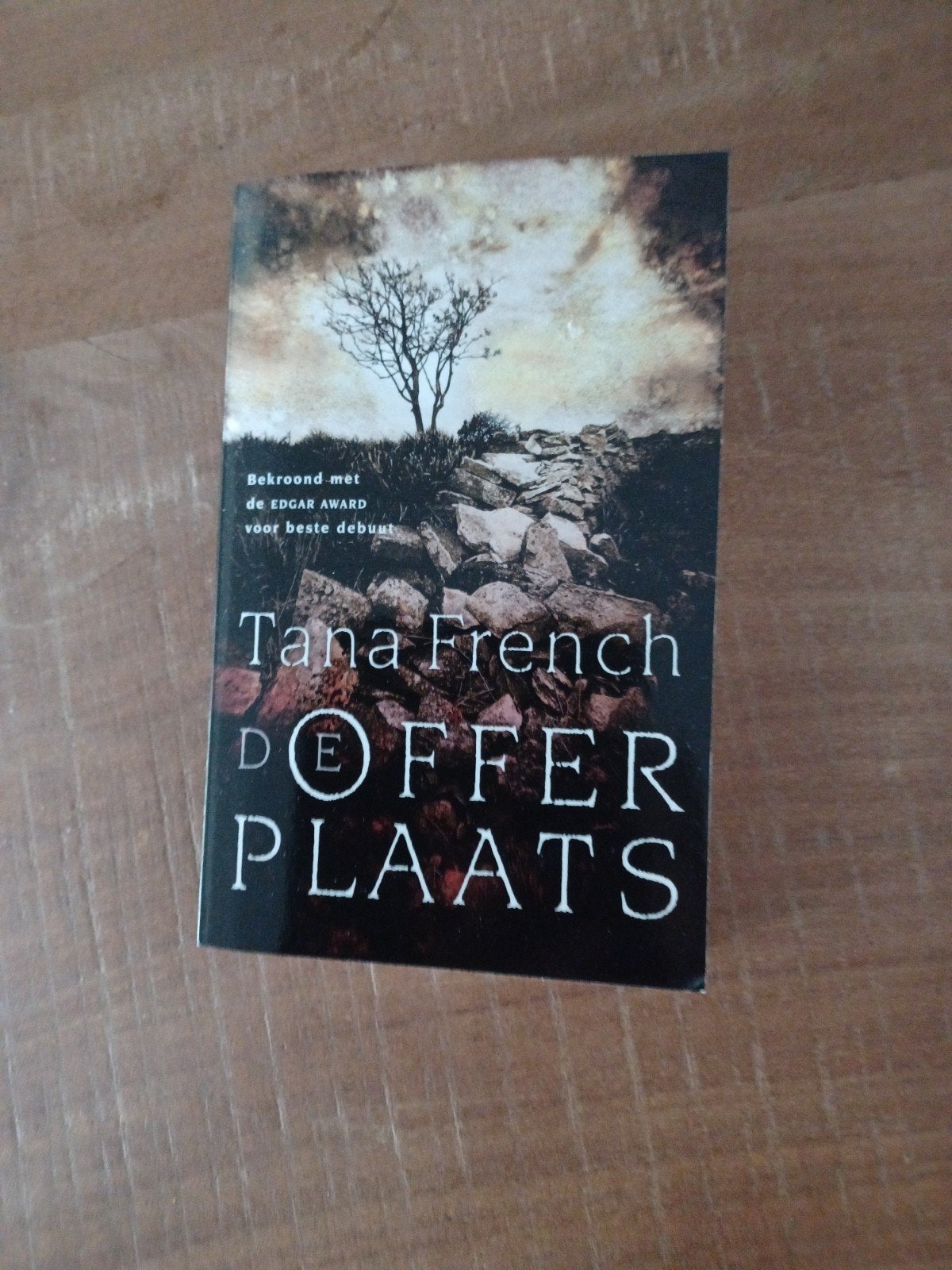 De offerplaats, Gelezen, Europa overig, Verzenden, Tana French