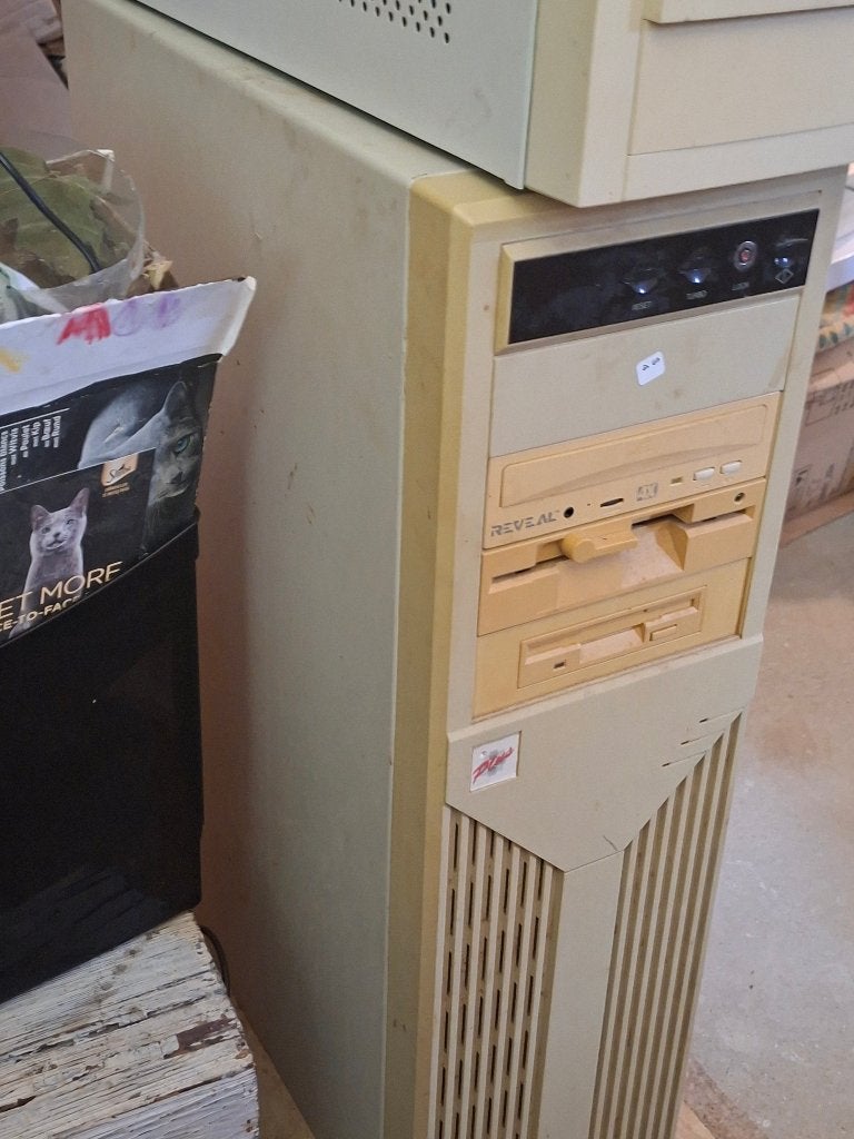 Tweede keer: twee oude pc's, Ophalen, MSI, Minder dan 4 GB, Niet werkend