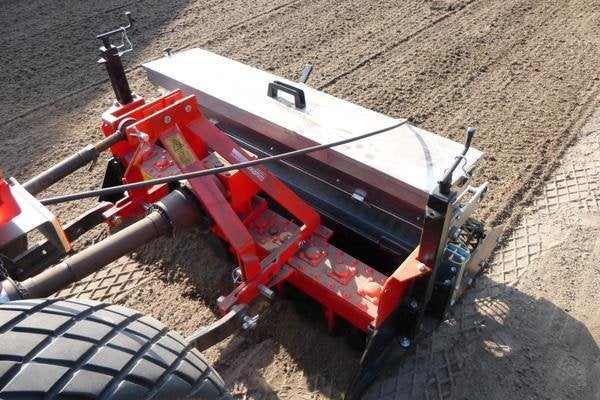 Machinaal zaaien, frezen, egaliseren, verticuteren, maaien!, Tuin en Terras, Ophalen of Verzenden, Gebruikt, Handmatig, Beregeningspomp