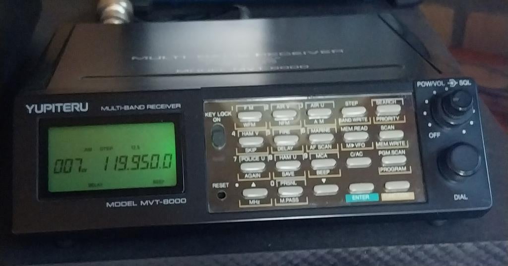 YUPITERU MVT-8000, Telecommunicatie, Scanners, Ophalen, Zo goed als nieuw, 200 tot 500 kanalen, Draagbaar