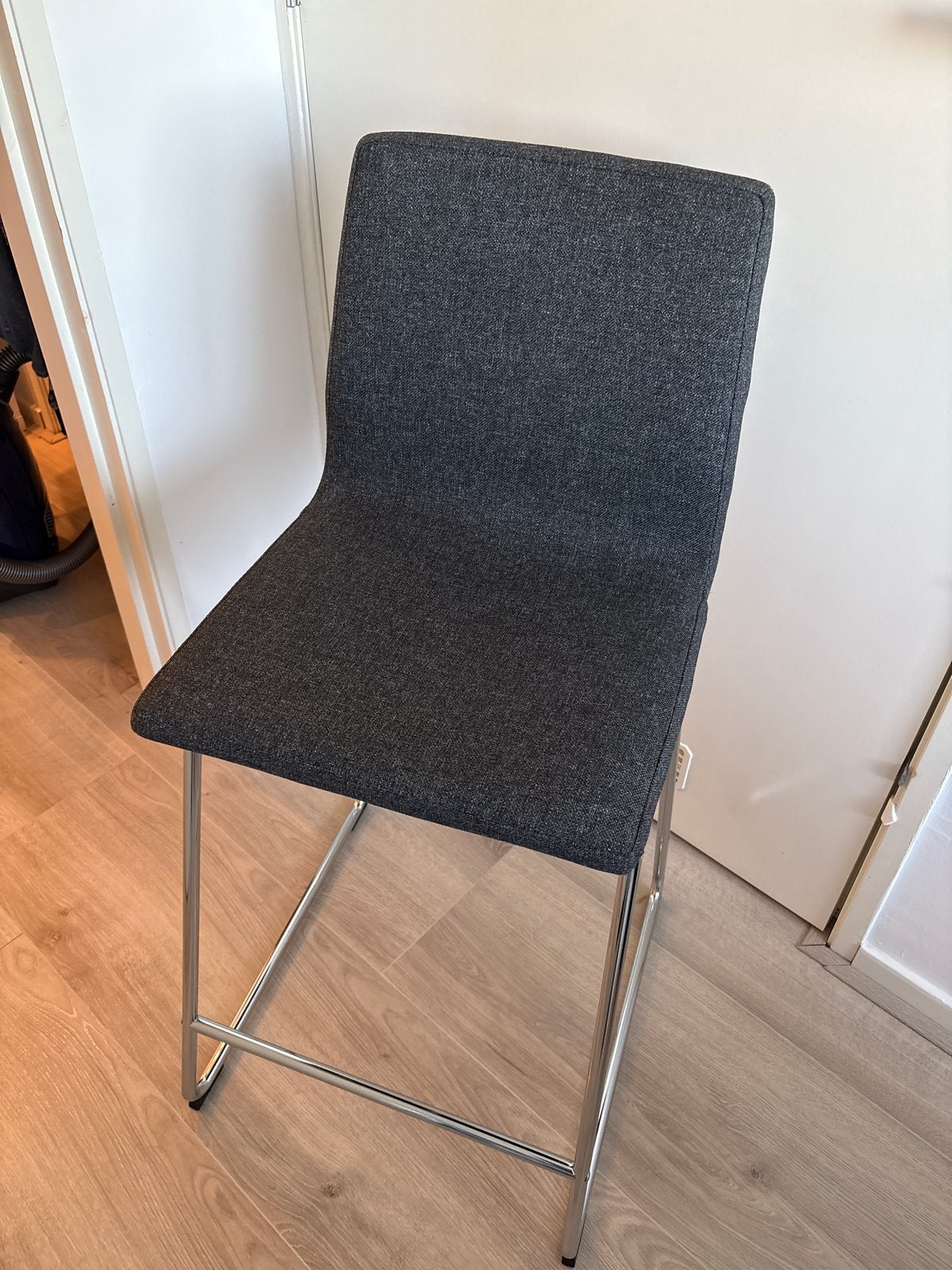 IKEA LILLANÄS barkruk - Zo goed als nieuw, Huis en Inrichting, Barkrukken, Ophalen, Zo goed als nieuw, Metaal, 90 cm of meer