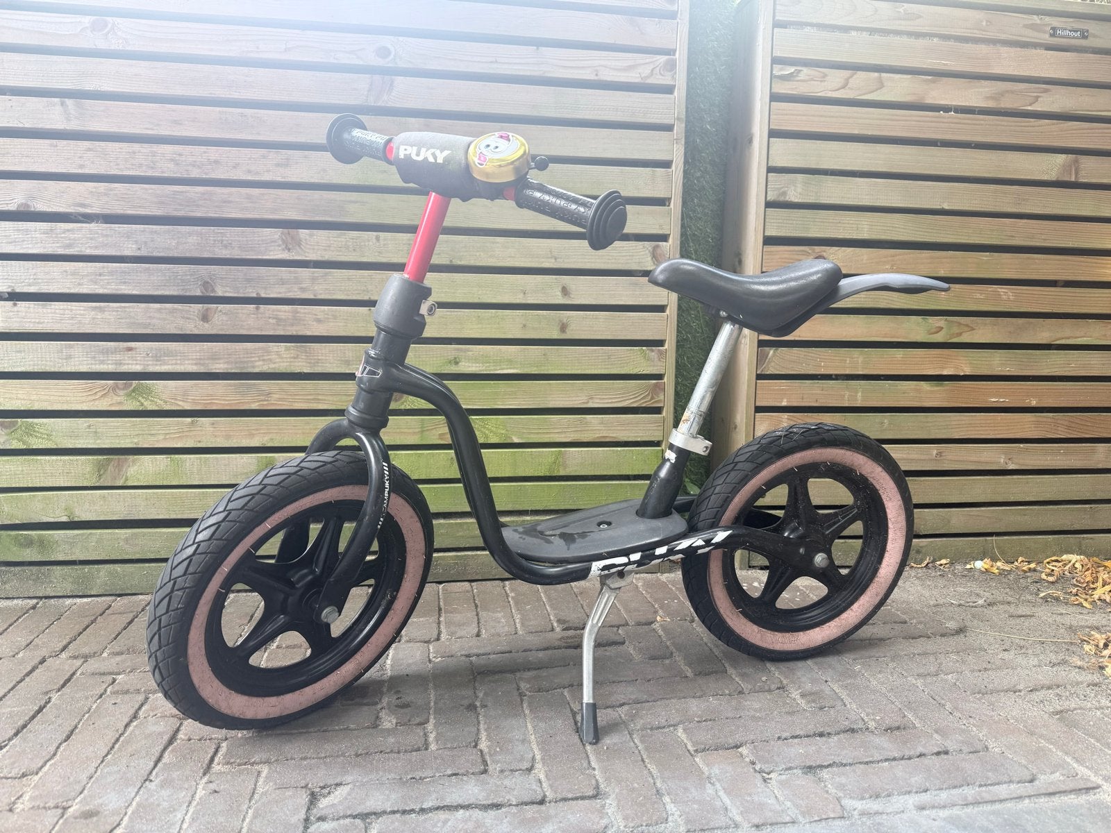 Puky loopfiets, zwart met rode banden, Ophalen, Gebruikt, Minder dan 16 inch