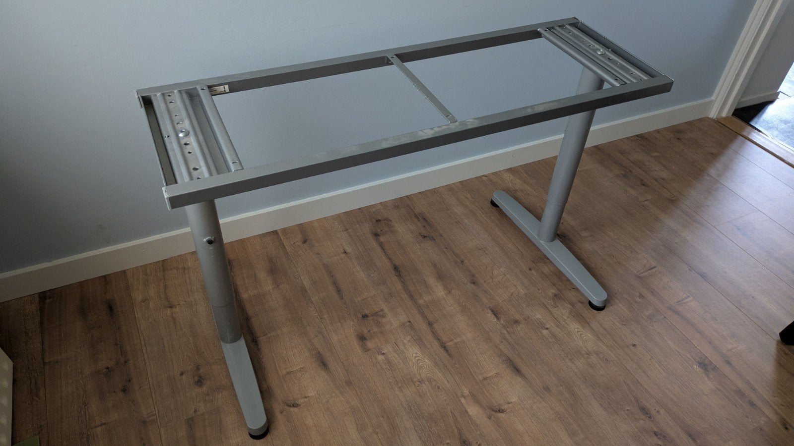 Bureau met grijs blad en metalen onderstel, Ophalen, Demontabel, Gebruikt, Metaal