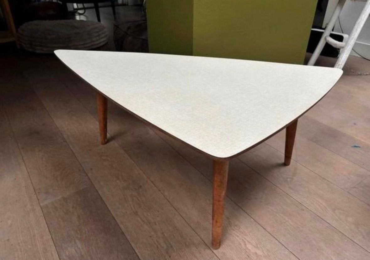 Vintage bovenkamp salontafel driehoek jaren 50, Ophalen, 100 tot 150 cm, ., 50 tot 100 cm