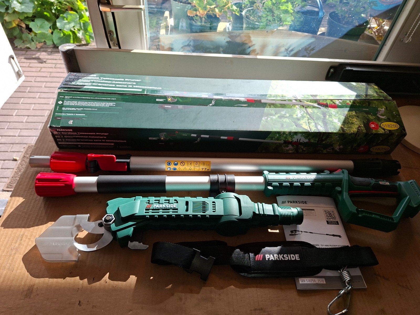 Nieuwe telescopische accu snoeischaar Parkside 20V, Tuin en Terras, Ophalen of Verzenden, Nieuw, 20 t/m 29 mm, Parkside
