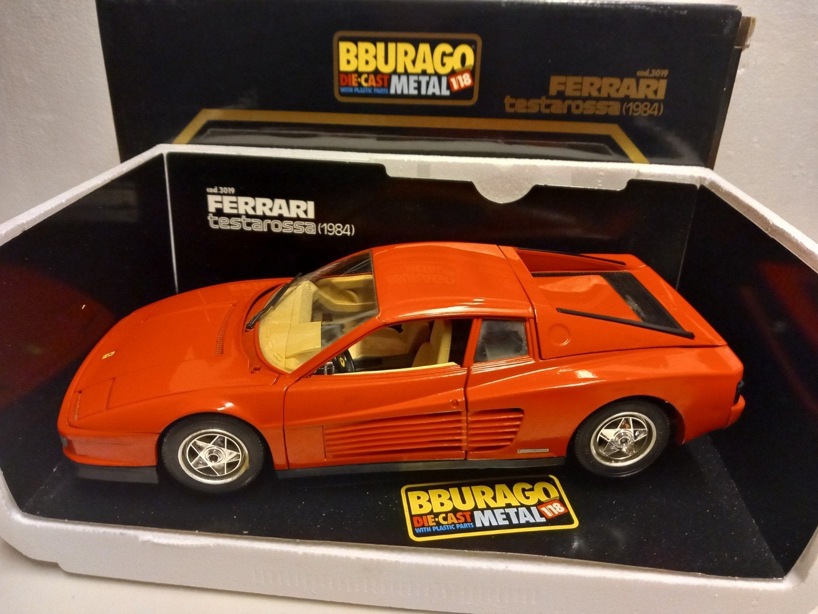 Ferrari Testarossa 1984 rood Bburago metal 1:18 KRD, Ophalen of Verzenden, Zo goed als nieuw, Auto, Overige merken