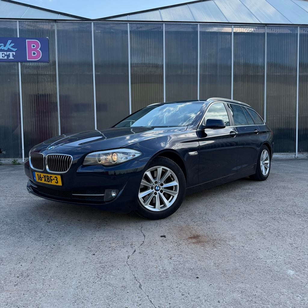 BMW 528i Touring Automaat | Dealer onderhouden | 245PK | NL, Auto's, Automaat, 1700 kg, 2000 kg, Blauw