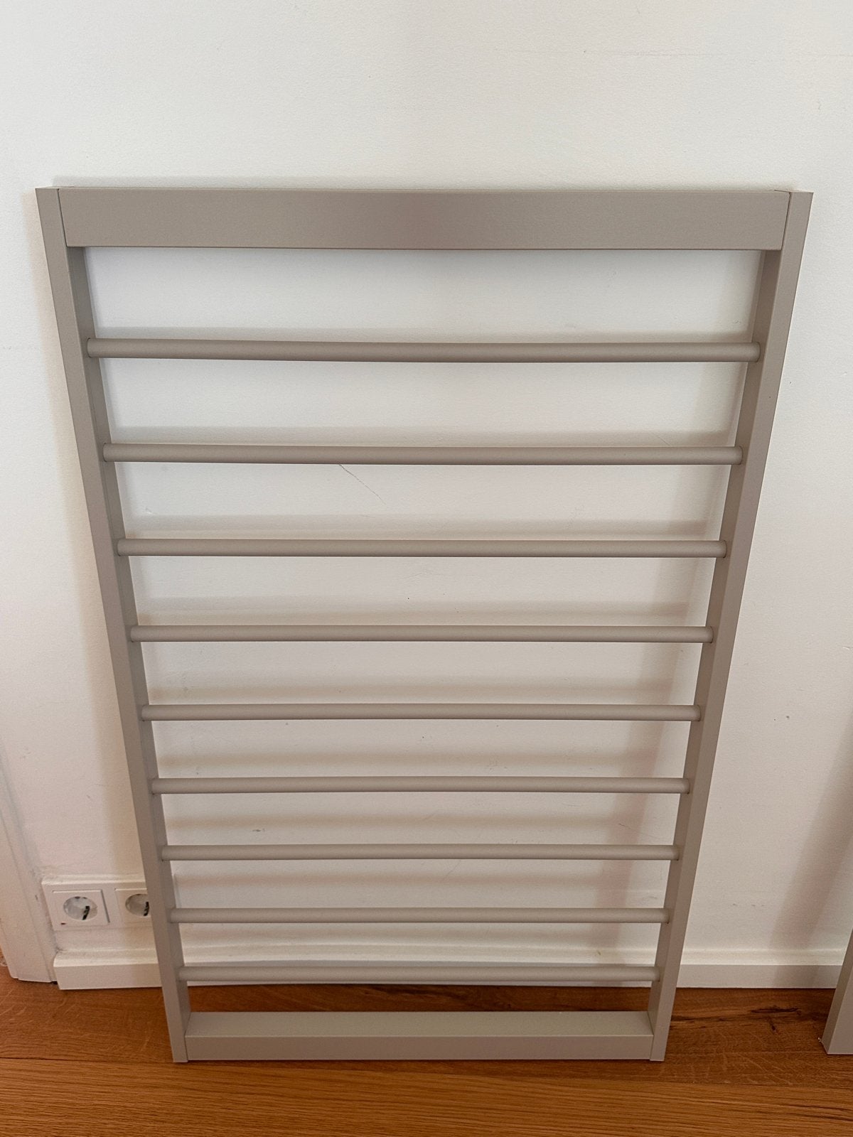 IKEA Uittrekbare Broekhanger Grijsbeige, Ophalen, 50 tot 100 cm, Zo goed als nieuw, Metaal
