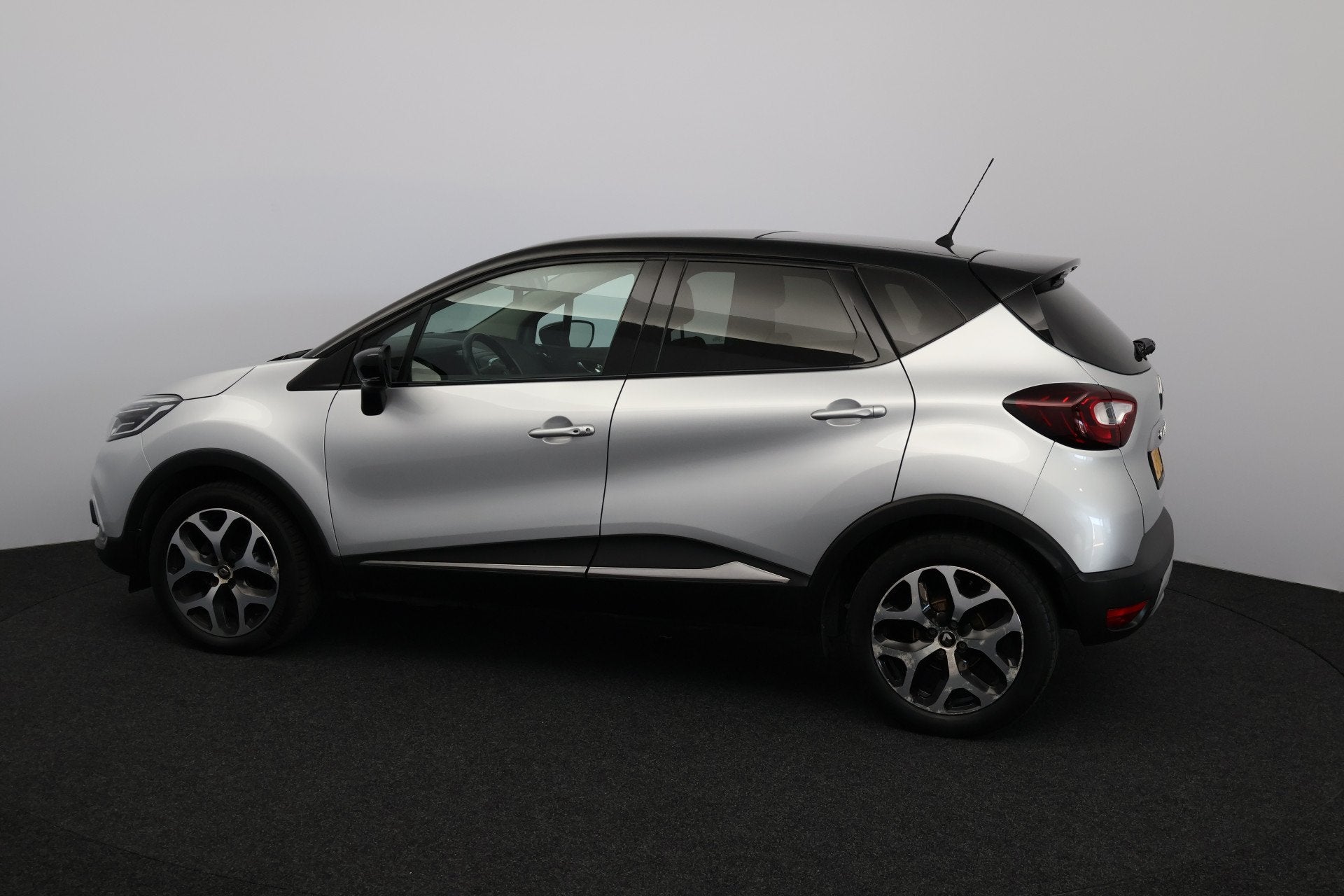 Renault Captur 0.9 TCe Intens/ PANORAMA-DAK/ Camera/ Two-Ton, Voorwielaandrijving, 898 cc, Parkeersensor, Gebruikt
