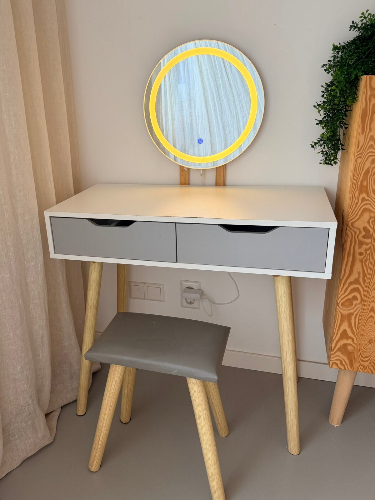 GRATIS DIT WEEKEND OP TE HALEN: Kaptafel kinderkamer, Ophalen, Zo goed als nieuw, Minder dan 100 cm
