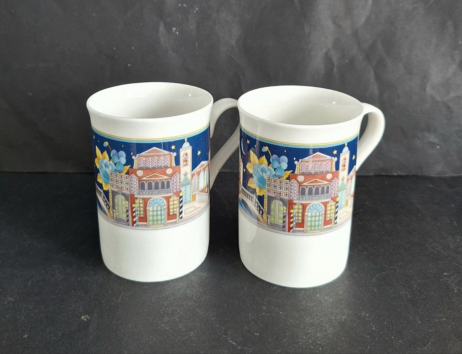 Hutschenreuther Leonard Paris Voyage Carnaval mokken set., Overige merken, Zo goed als nieuw, Modern, Porselein