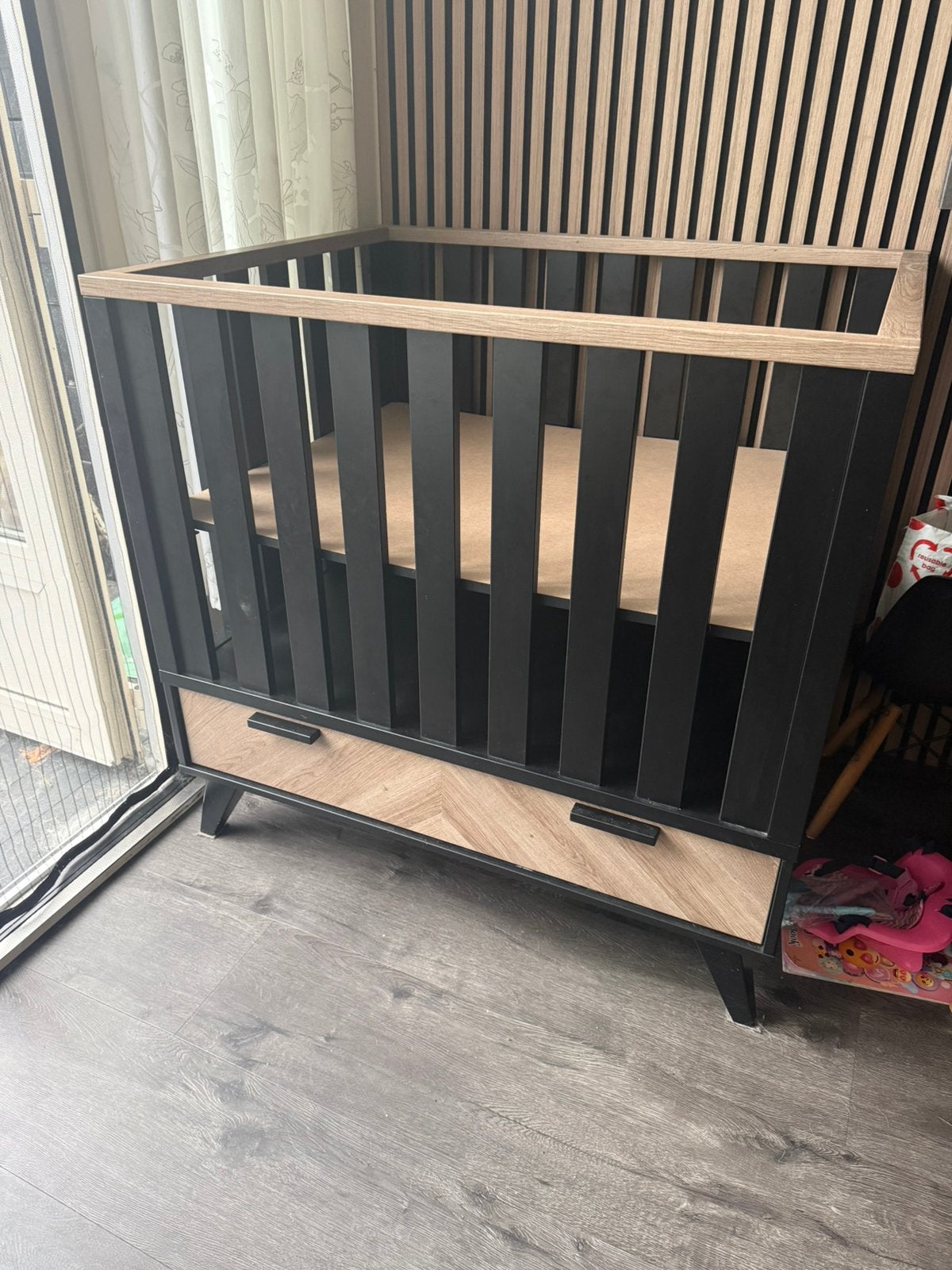 Interbaby Box Met Lade Lancaster Zwart / Visgraatmotief, Kinderen en Baby's, Ophalen, Zo goed als nieuw, Lade