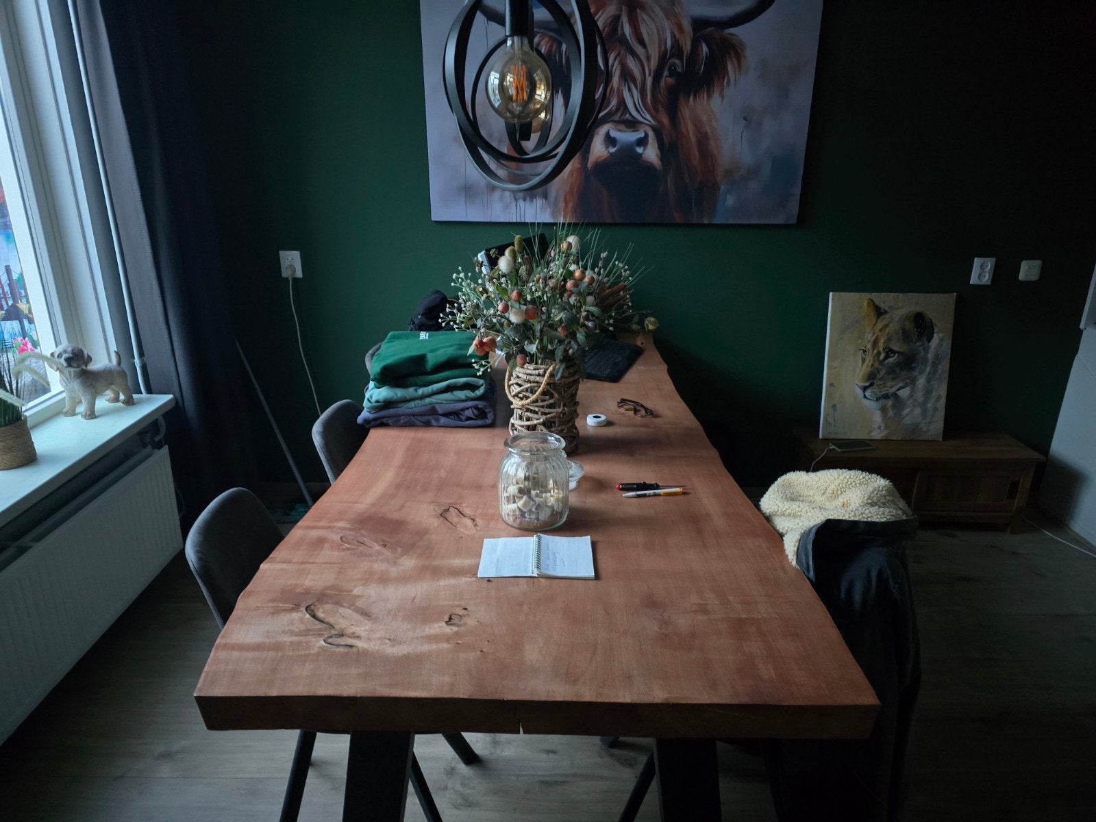 Robuuste boomstammen houten tafelstalen ondestel en zes kuip, 100 tot 150 cm, 200 cm of meer, Zo goed als nieuw, Vijf personen of meer