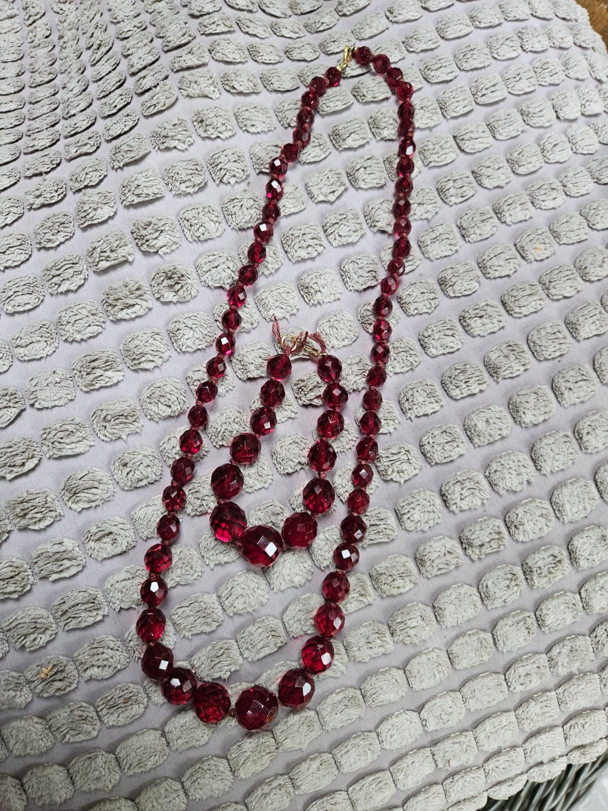 Robijnrode glasgranaat kralen ketting met armband, Ophalen of Verzenden, Overige materialen, Overige typen