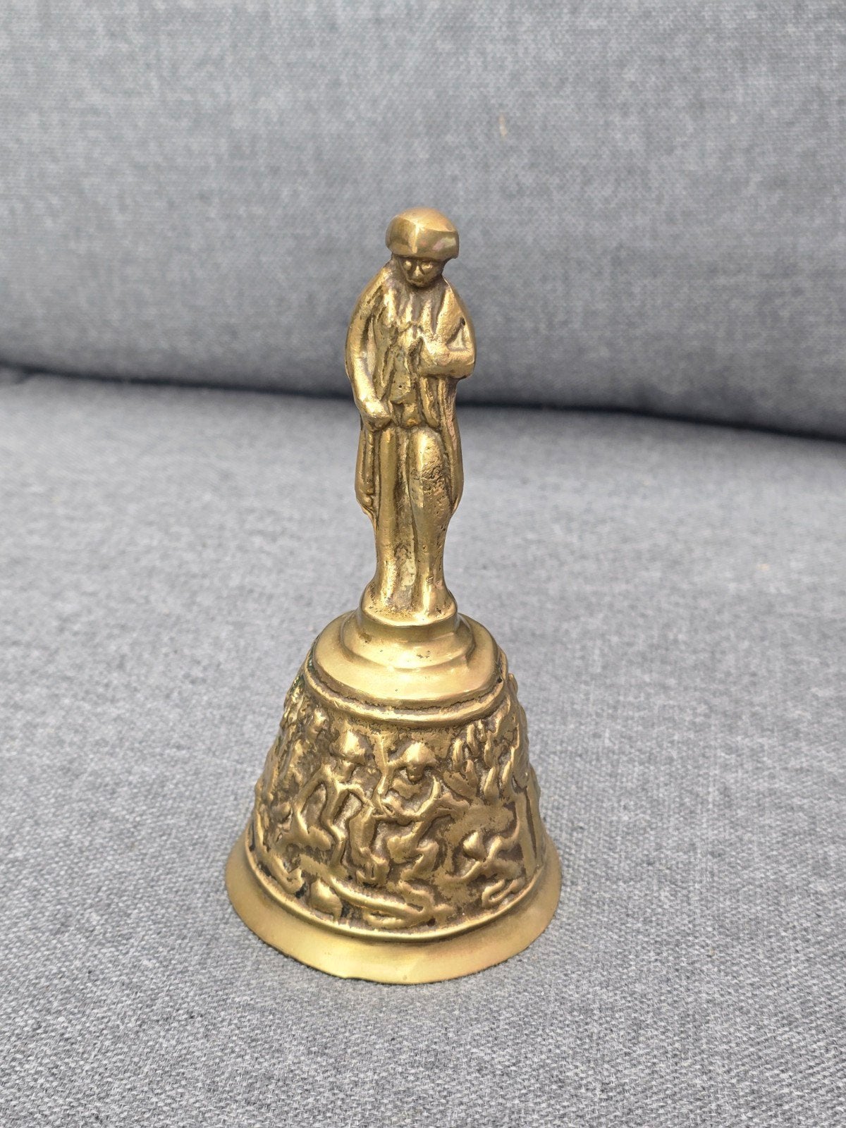 Vintage bel met figuur en reliëf, Antiek en Kunst, Antiek | Koper en Brons, Ophalen