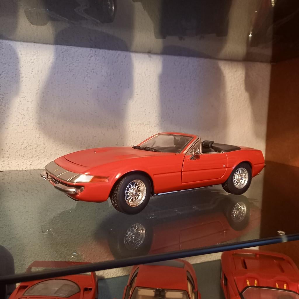 Ferrari 365 GTS, Hobby en Vrije tijd, Modelauto's | 1:18, Ophalen of Verzenden, Zo goed als nieuw, Hot Wheels