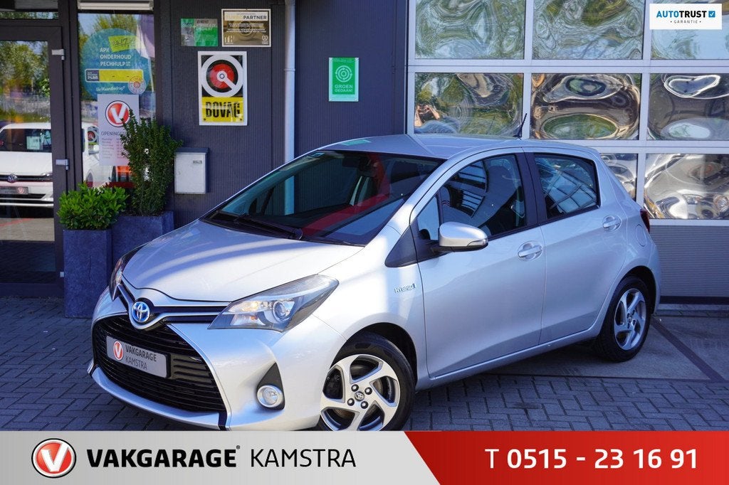 Toyota Yaris 1.5 Hybrid Bi-Tone 5-deurs Navi/Cam/Clima, 1497 cc, Gebruikt, Euro 6, 4 cilinders