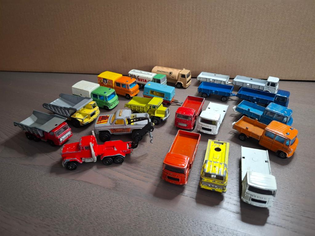 Grote collectie Majorette vrachtwagens en auto's, Hobby en Vrije tijd, Modelauto's | Overige schalen, Ophalen of Verzenden, Gebruikt