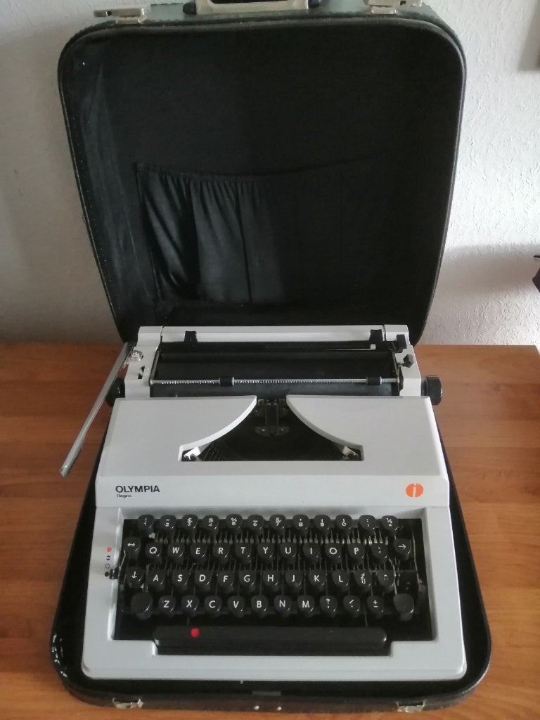 Typemachine Olympia Regina in koffer en veel extra's TOPPER, Diversen, Typemachines, Ophalen, Gebruikt