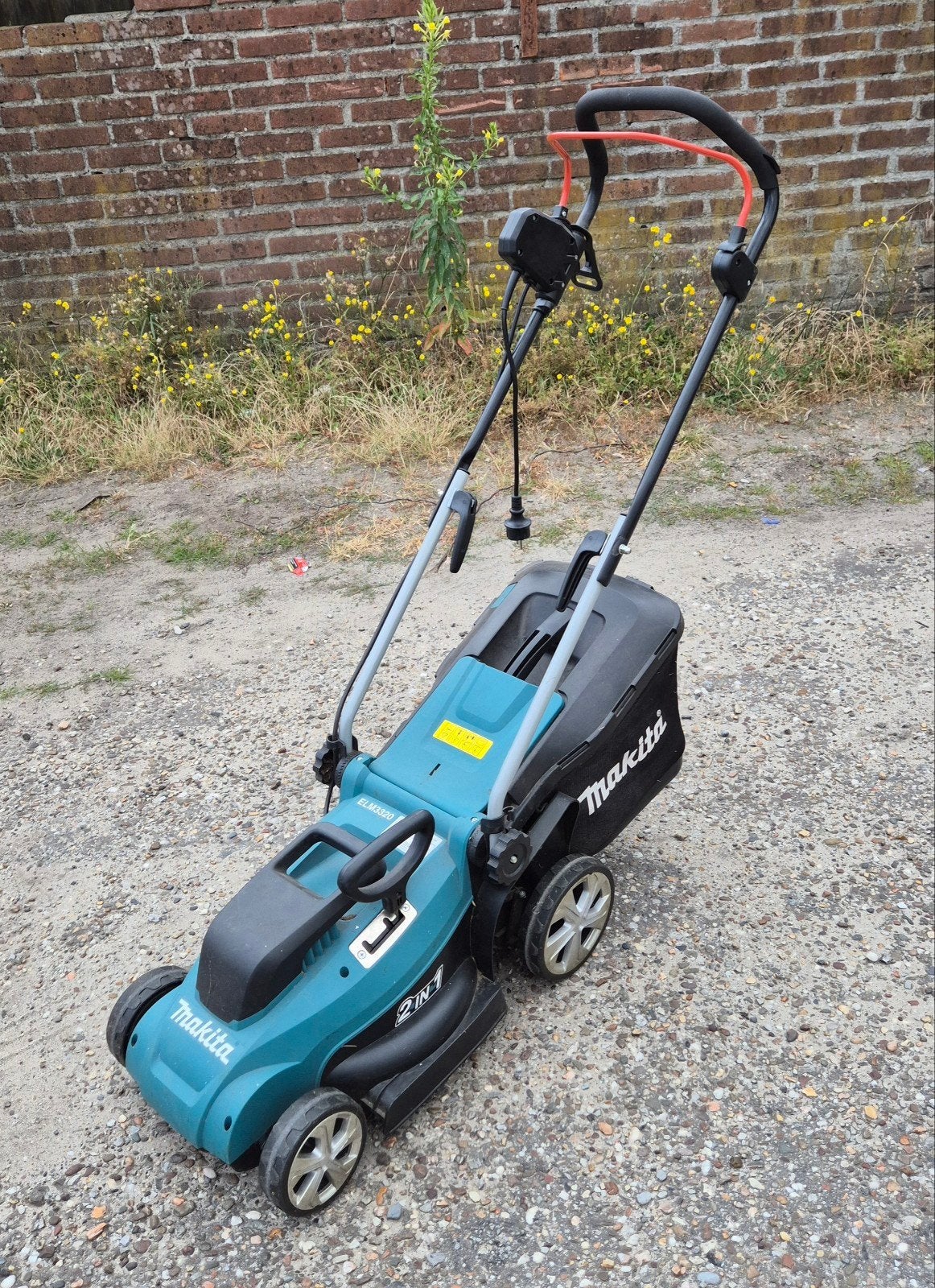 te koop makita grasmaaier in nette staat, Ophalen, Gebruikt, Elektrische grasmaaier, Opvangbak