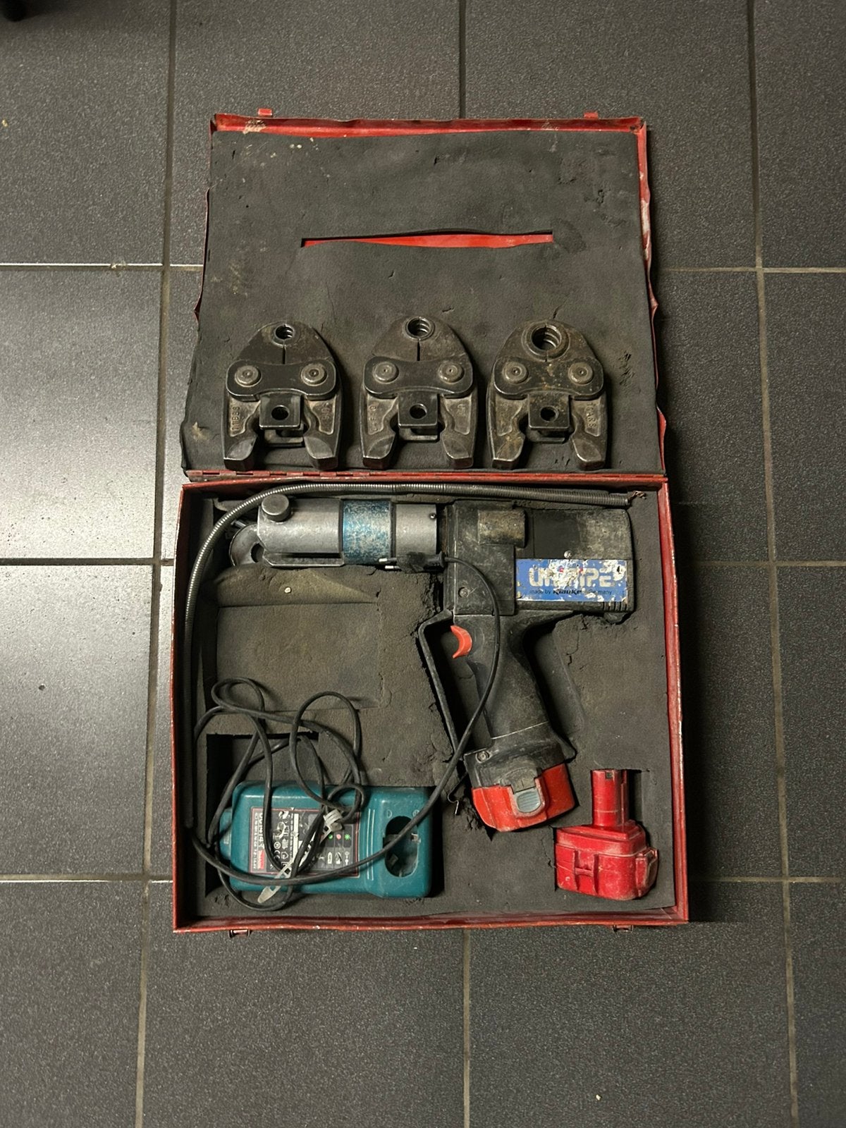 Persbekken CV leidingen Uponor perstang Gereedschap DIY, Ophalen, Gebruikt