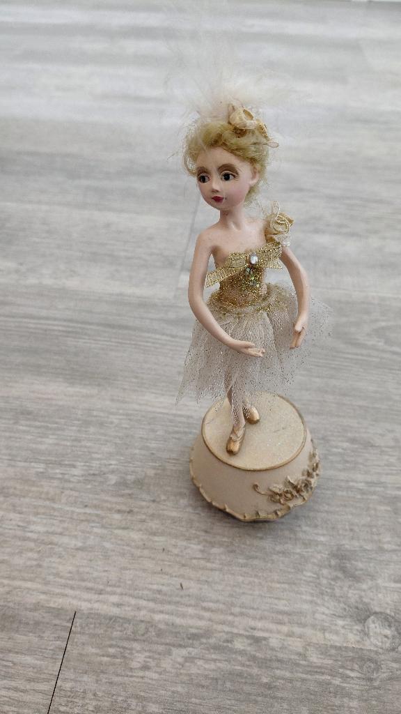 Muziekdoos Ballerina porselein, tule, Verzamelen, Ophalen, Zo goed als nieuw