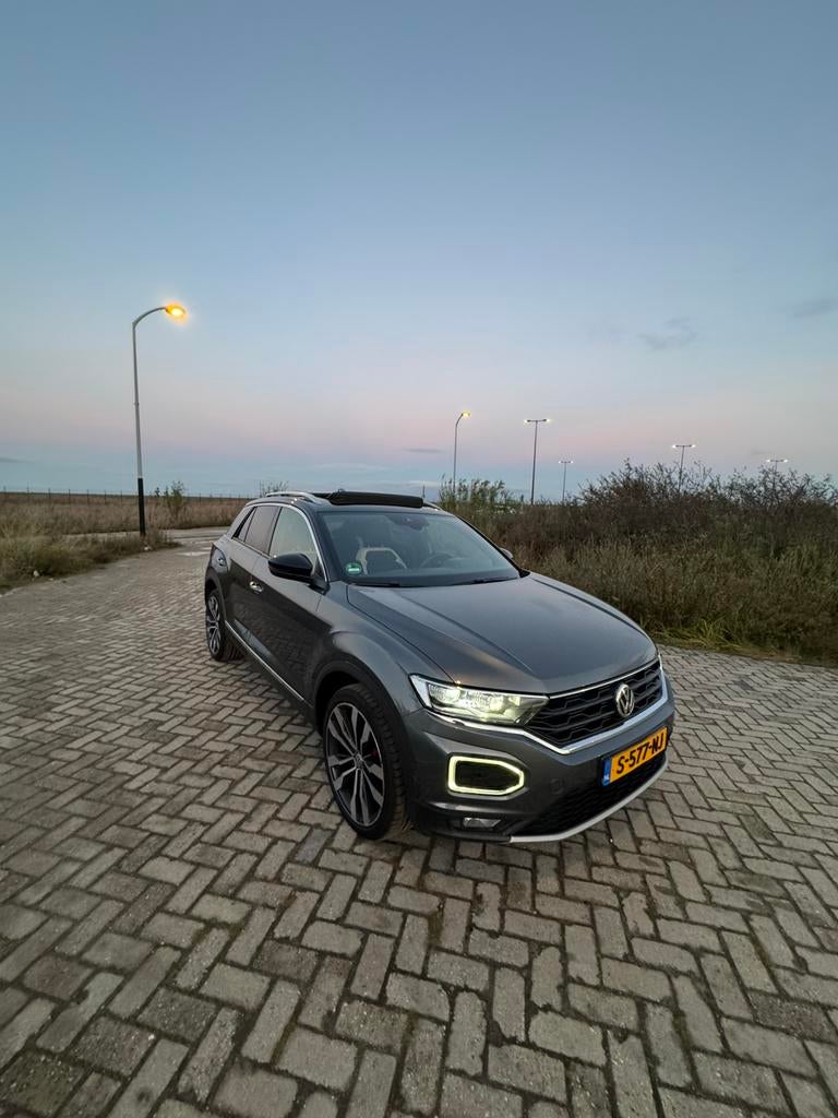 T-Roc 1.5 TSI |NIEUWE MOTOR! (Dealer) (35D km) Pano|Automaat, Auto's, Stof, 1498 cc, Zwart, 4 cilinders