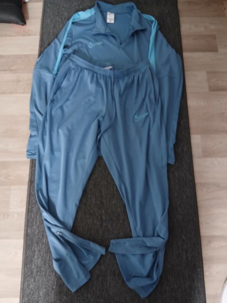 Blauw Nike trainingspak maat XL, Ophalen