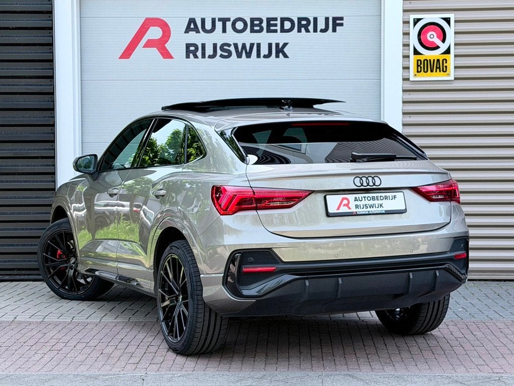 Audi Q3 Sportback 45 TFSI e S Edition Pano/360/Carbon, Auto's, Gebruikt, Alcantara, Hybride Elektrisch/Benzine, SUV of Terreinwagen