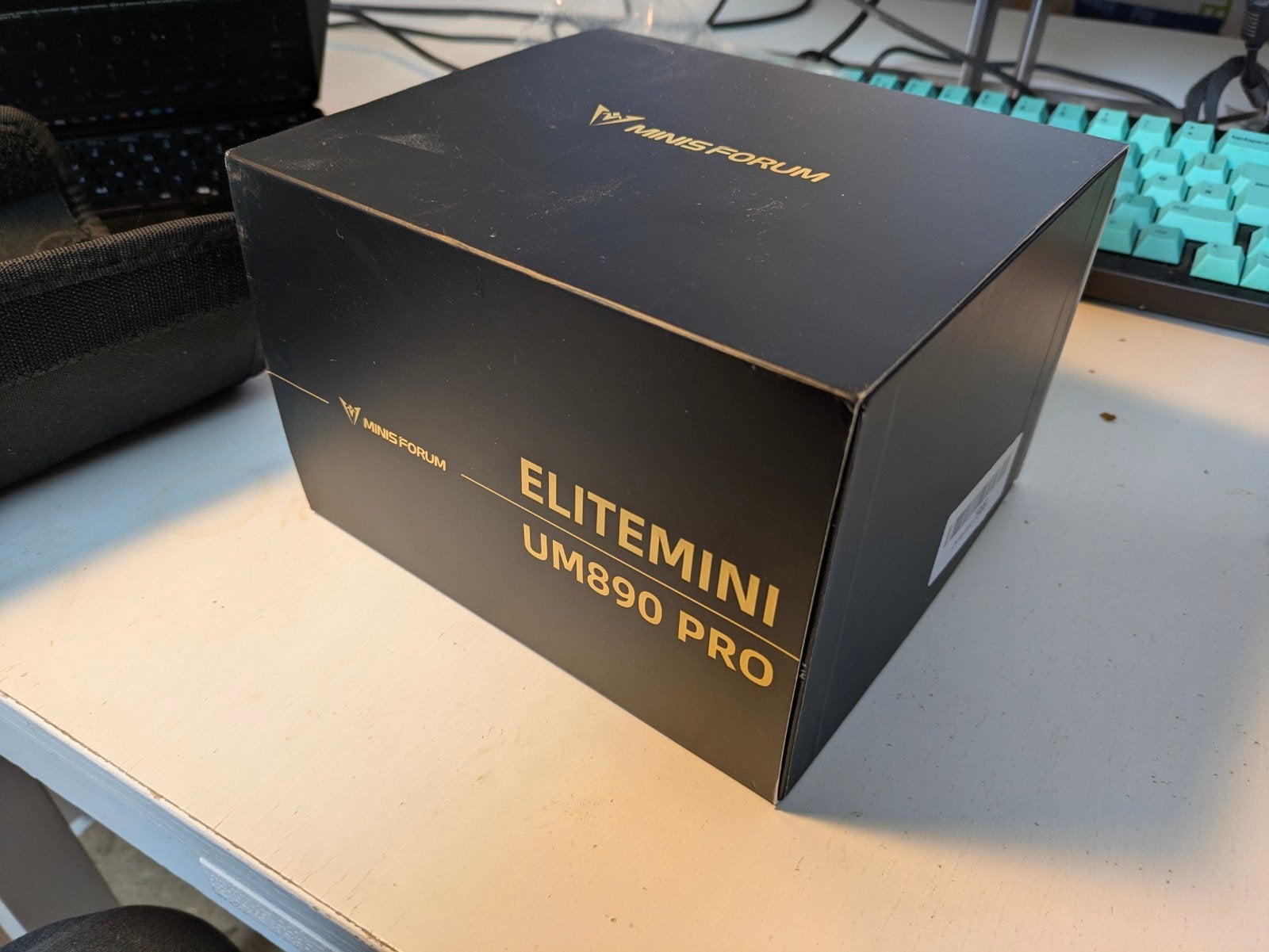 Minisforum UM890 Pro Barebone Mini PC, Computers en Software, Ophalen, Zo goed als nieuw