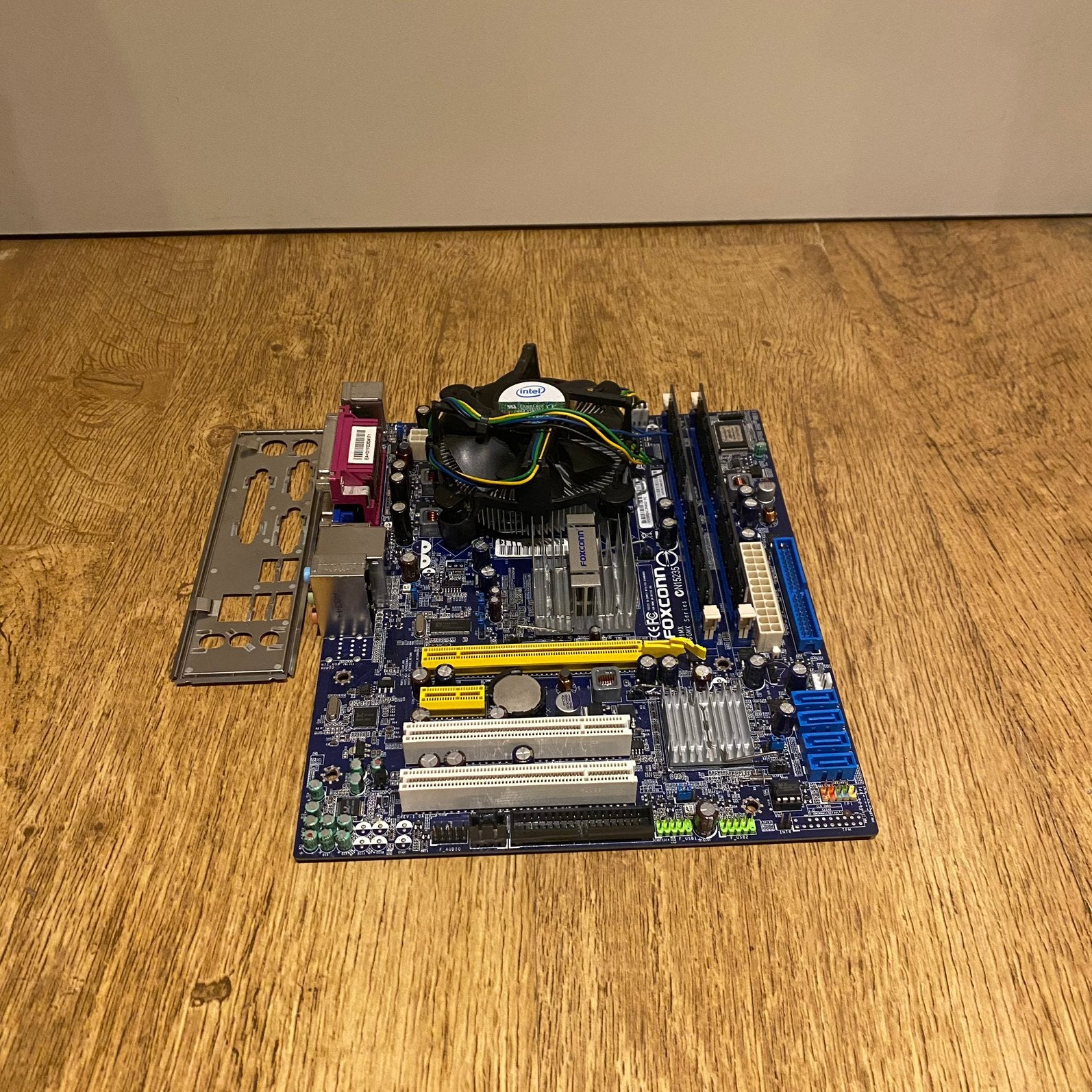 Foxconn G31MX-K met intel Dual-Core Processor, Computers en Software, Moederborden, Ophalen of Verzenden, Gebruikt, Intel, DDR2