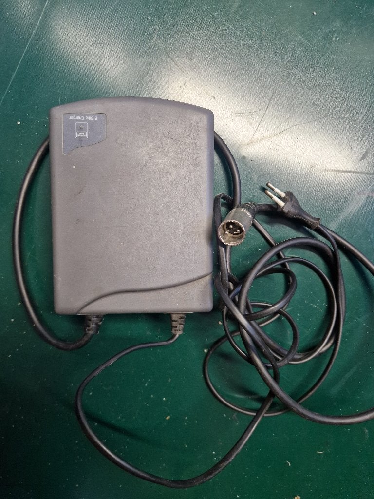 Oplader elektrische fiets Sparta,Batavus, Koga 36v.3A., Ophalen, Gebruikt