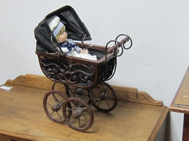 Kinderwagen met pop, Ophalen of Verzenden