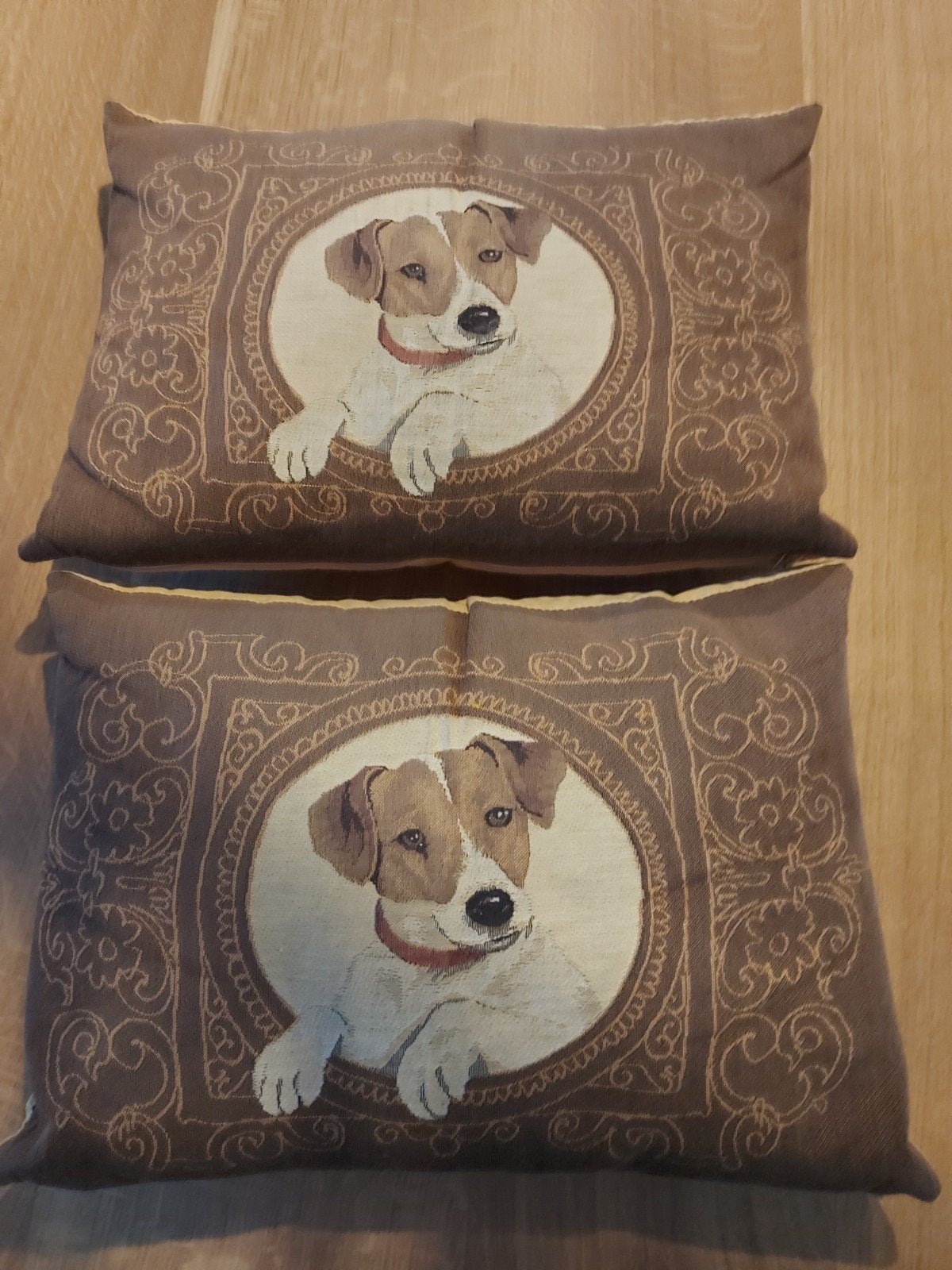 2 sierkussens met Jack Russell print - 43x30 cm, Huis en Inrichting, Gebruikt, Bruin, Met print, Ophalen of Verzenden
