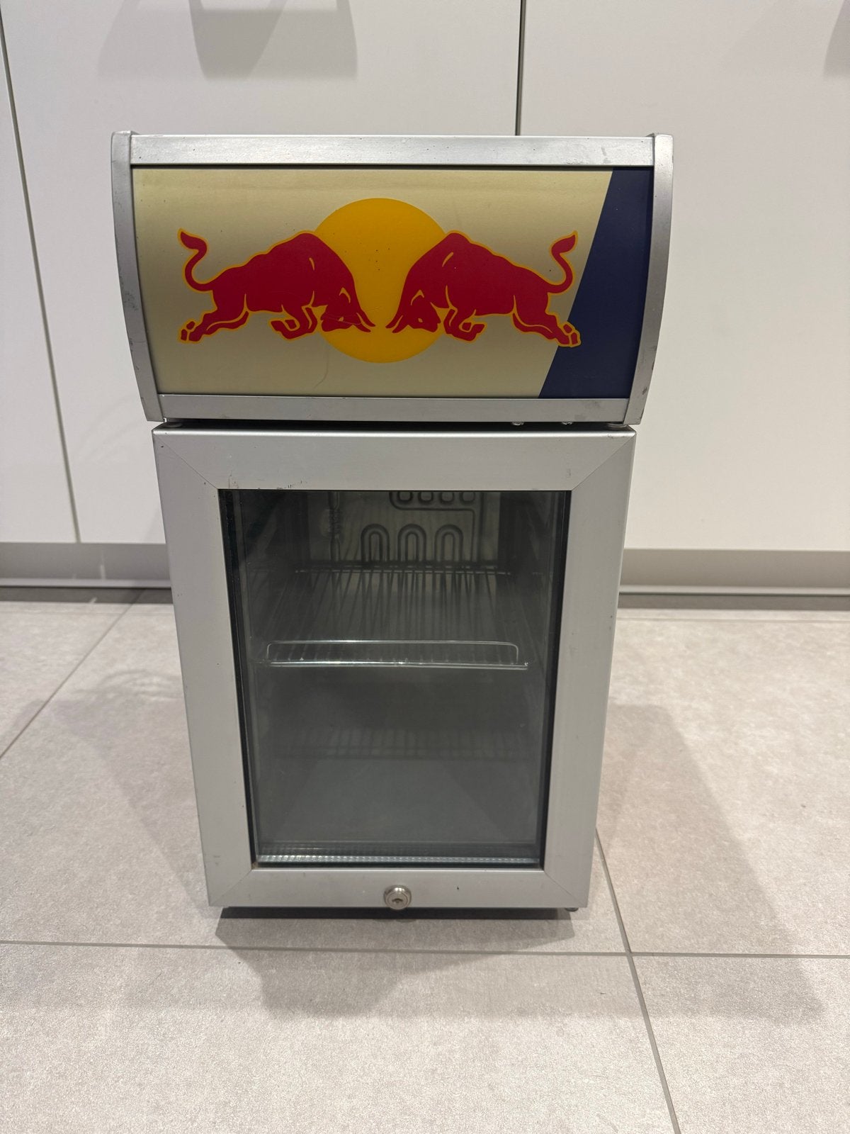 Red Bull mini koelkast - Perfect voor drankjes, Ophalen of Verzenden, Minder dan 75 liter, Zonder vriesvak, Gebruikt