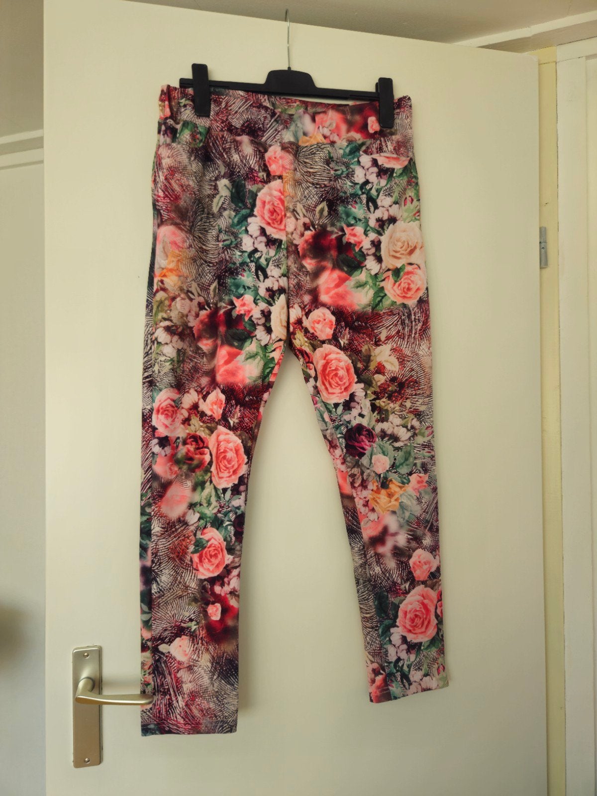Prachtige travelstof broek met bloemenprint - Maat 42/44, Thombiq, Meerkleurig, Maat 42/44 (L), Ophalen of Verzenden