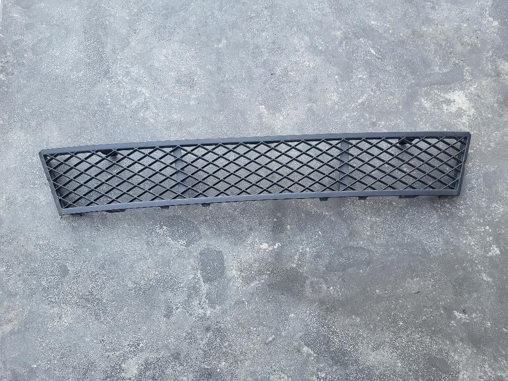 BMW F10/F11 Bumperrooster midden 51117285960, 11460915, Ophalen, Gebruikt, BMW