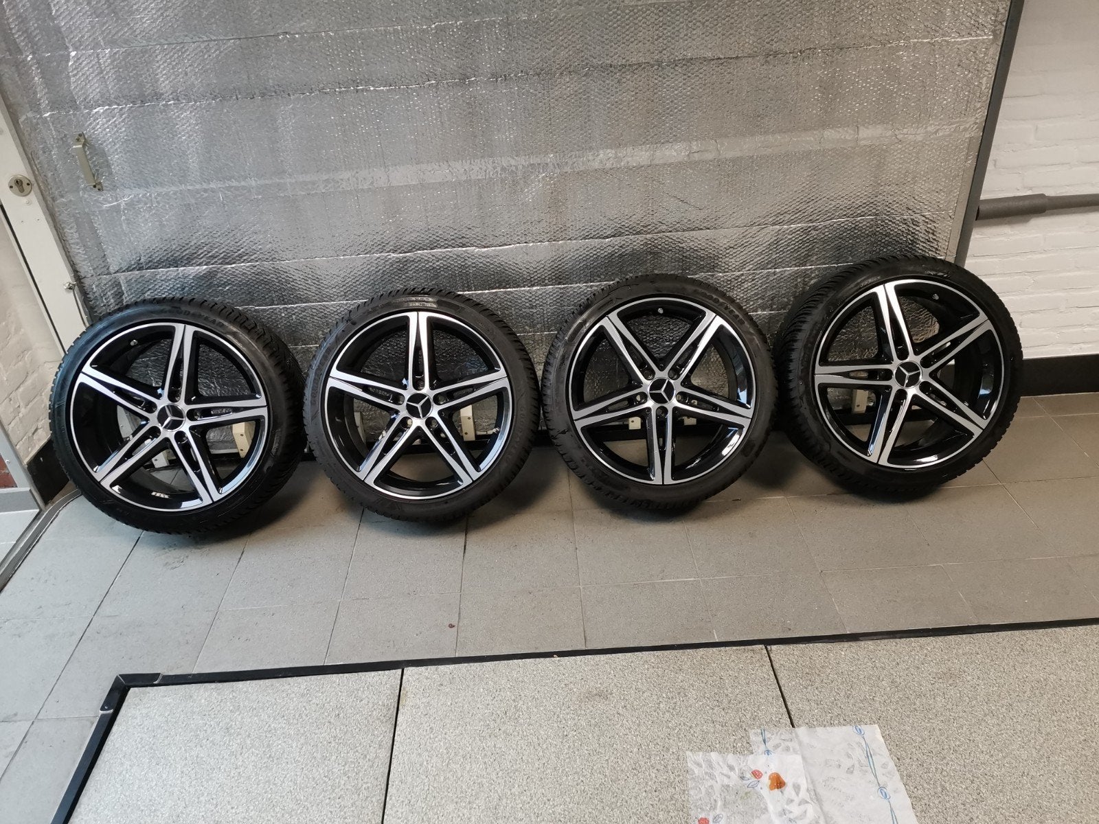 Mercedes Benz 4 seizoenen set Good Year zie alle foto's, Ophalen, 18 inch, Gebruikt, Banden en Velgen
