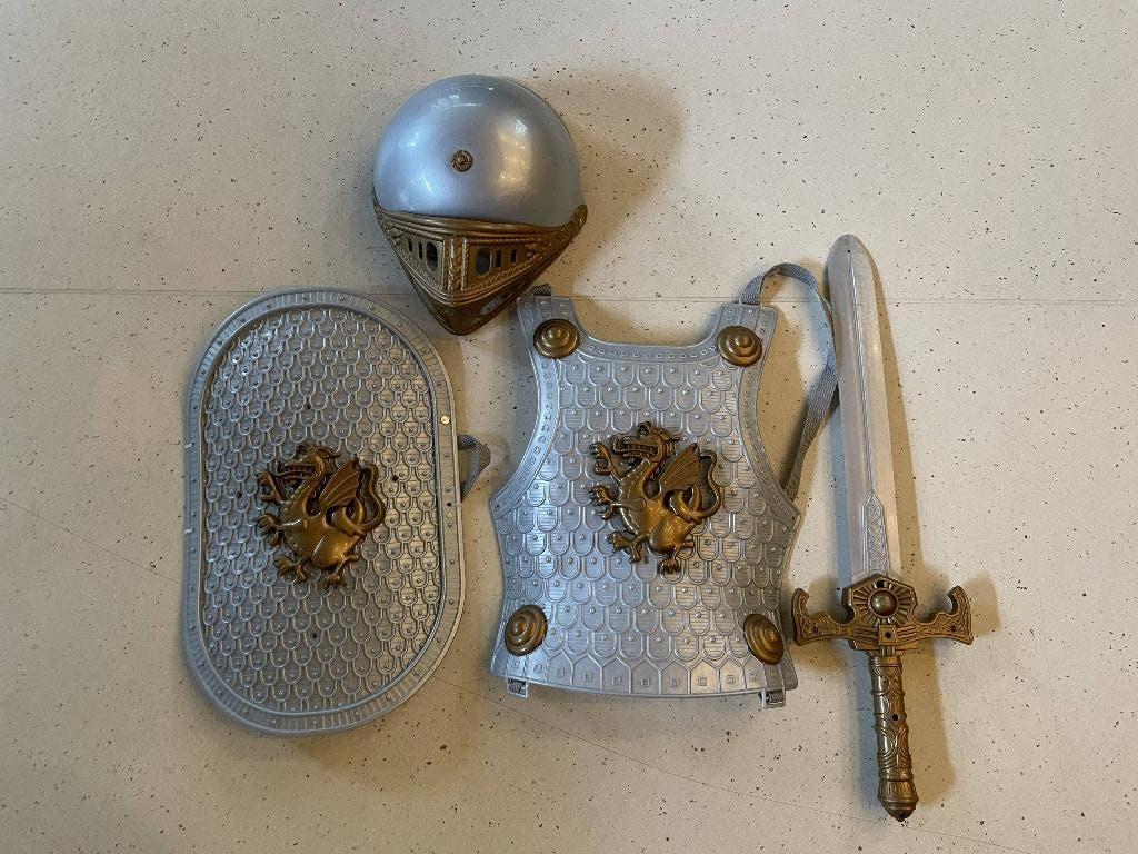 Ridder verkleed spullen, Kinderen en Baby's, Carnavalskleding en Verkleedspullen, Ophalen of Verzenden, Gebruikt, 122 t/m 128
