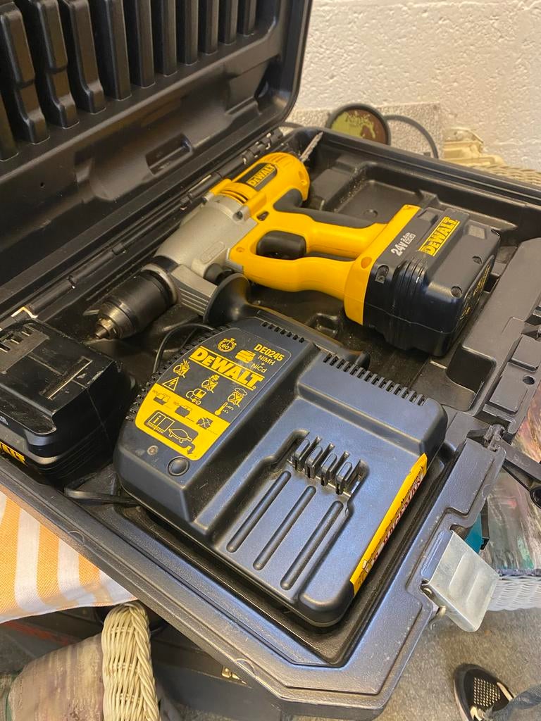 DeWalt Boormachine met Accu en Oplader 24V, Ophalen, Gebruikt, 600 watt of meer, Boormachine