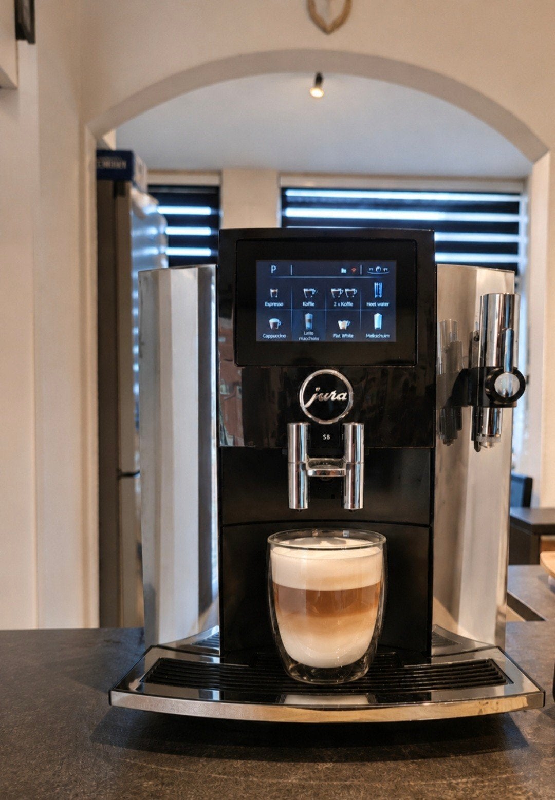 Jura S8 Chrome - Groot onderhoud gehad + garantie, Ophalen, Koffiezetterstraat 1, 1234 AB Koffiestad, Info@jura.nl, Jura