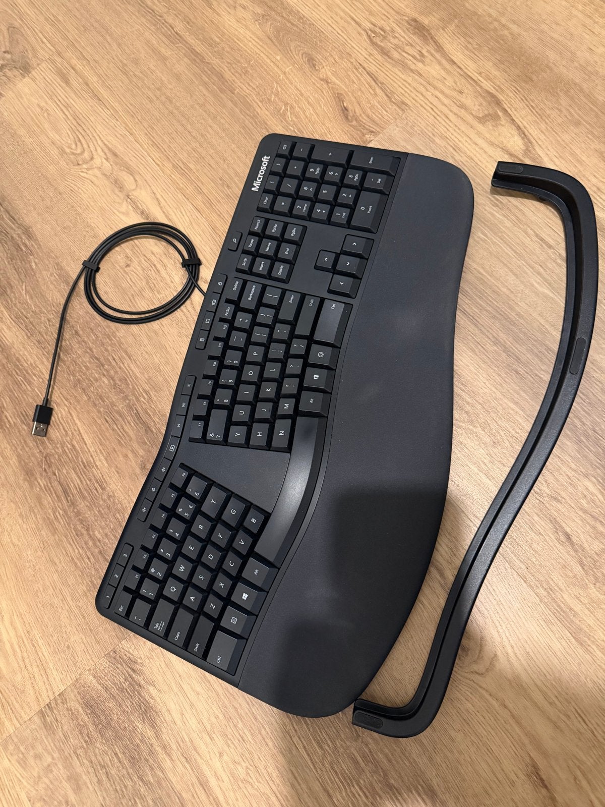 Microsoft Ergonomisch Toetsenbord met USB-A Aansluiting, Computers en Software, Toetsenborden, Gebruikt, Qwerty, Bedraad, Ergonomisch