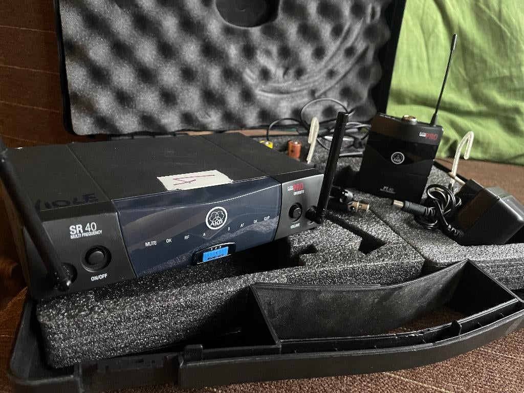 Wireless system with headset microphone, Muziek en Instrumenten, Ophalen, Zo goed als nieuw, Zangmicrofoon