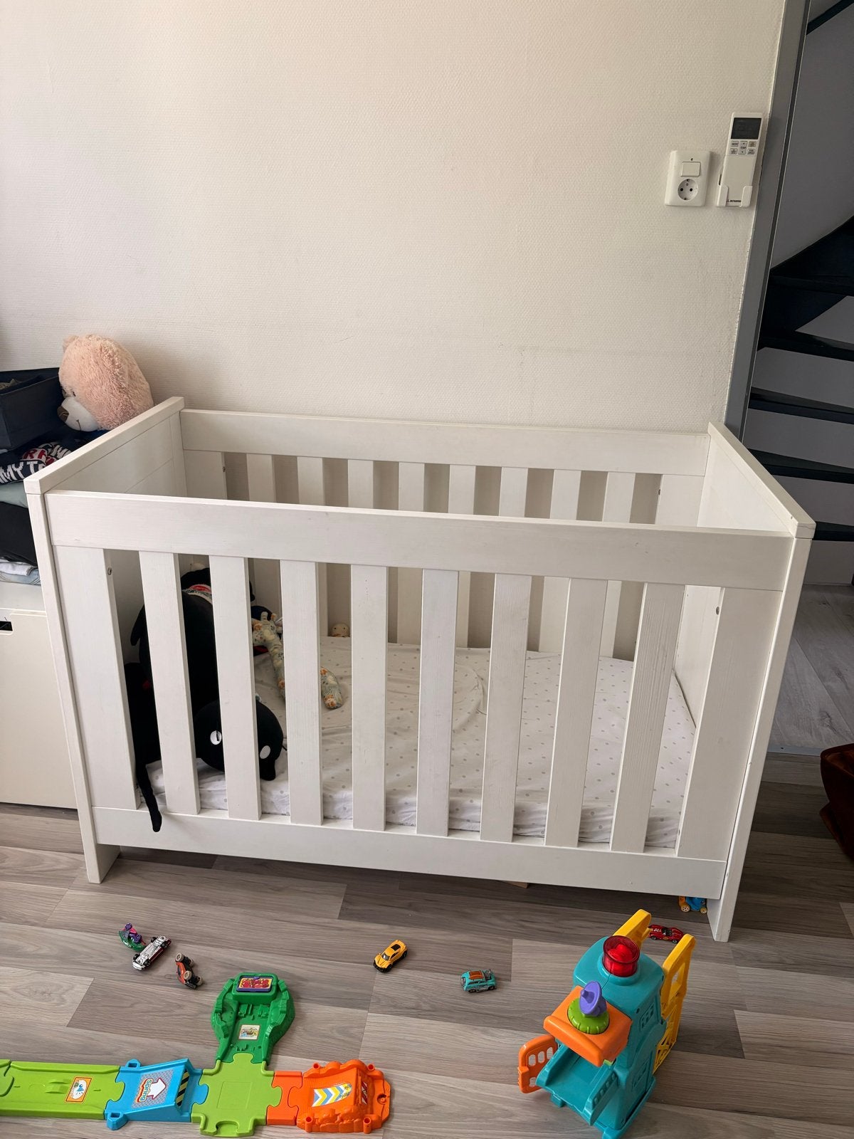 Wit ledikant met commode - Complete babykamer set, Kinderen en Baby's, Ophalen, Gebruikt, Ledikant