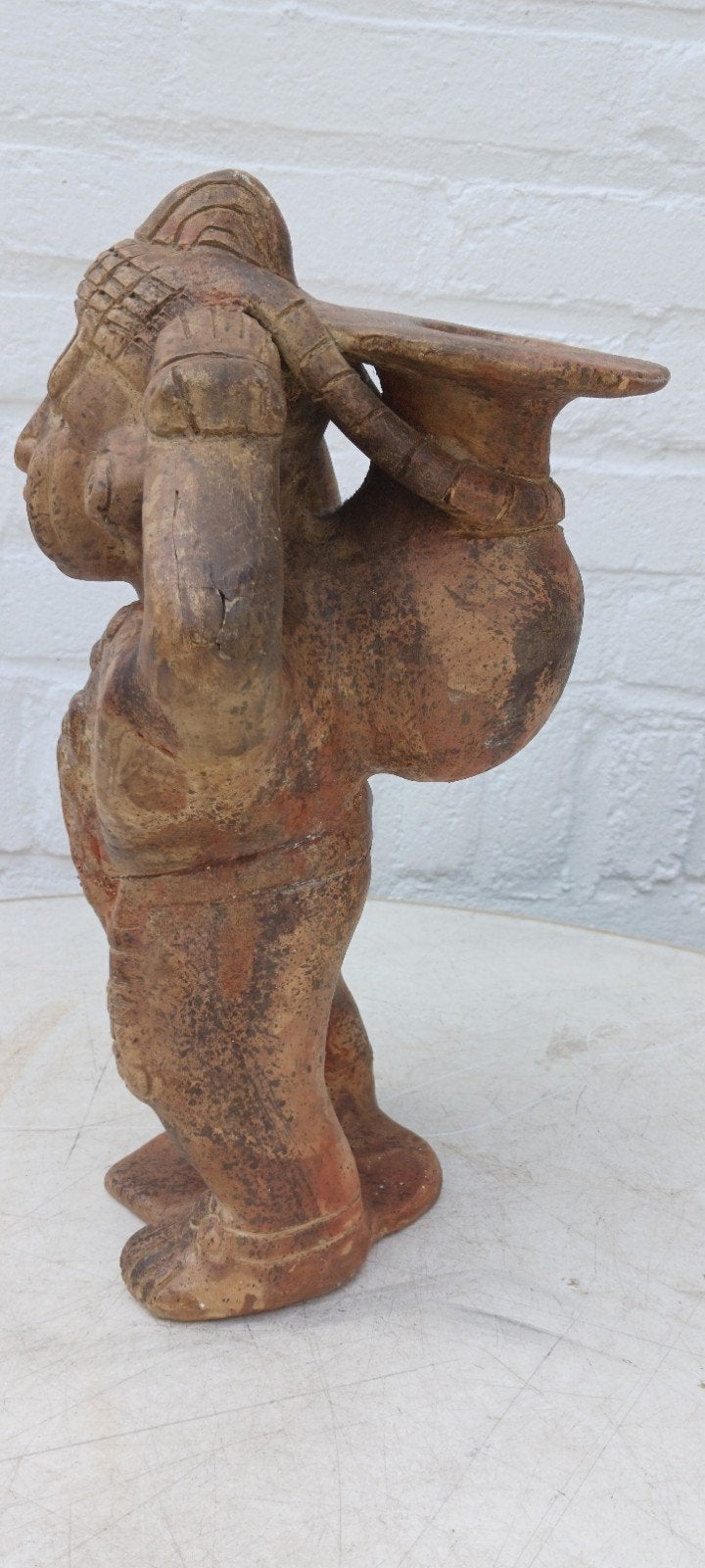 PRE COLUMBIAANS GEÏNSPIREERD TERRACOTTA WATERDRAGER 38 CM, Antiek en Kunst, Antiek | Keramiek en Aardewerk, Ophalen of Verzenden