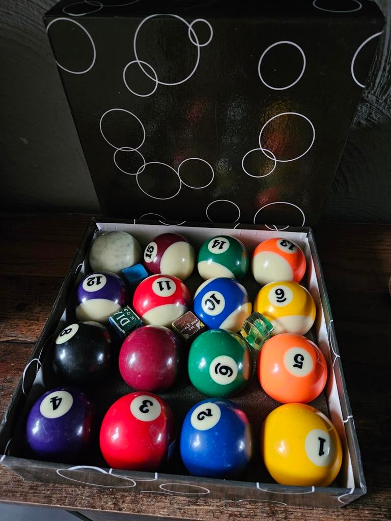Complete set poolballen in doos, prima kwaliteits ballen, Ophalen of Verzenden, Keu of Ballen