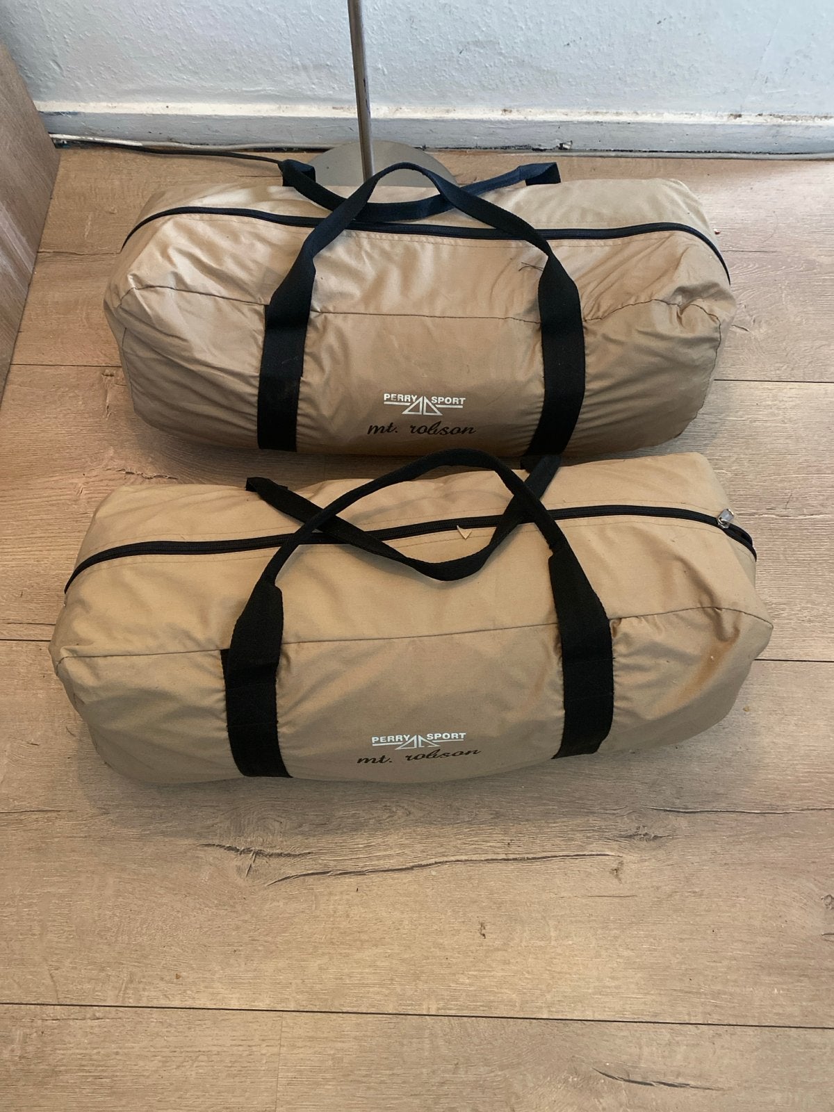 2x Perry Sport Mt. Robson tenten, Ophalen, Gebruikt, Tot en met 3