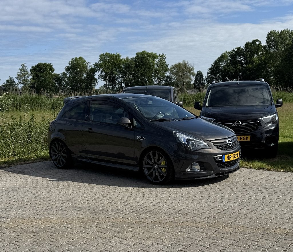 Opel Corsa 1.6 OPC NÜRNBURGRING 211PK Kuipstoelen Uniek!, Euro 5, Zwart, Leder en Stof, Bedrijf